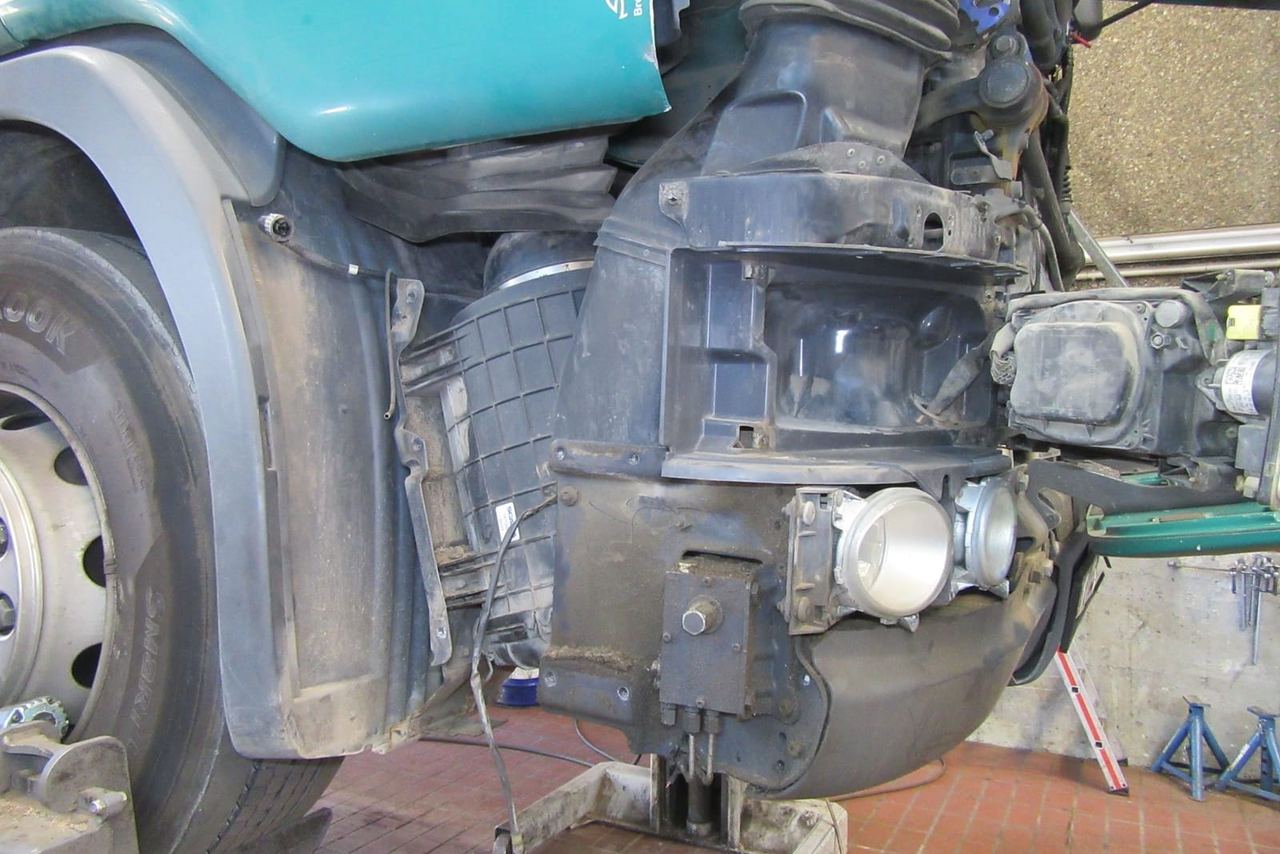 Unfallschaden an der LKW-Front